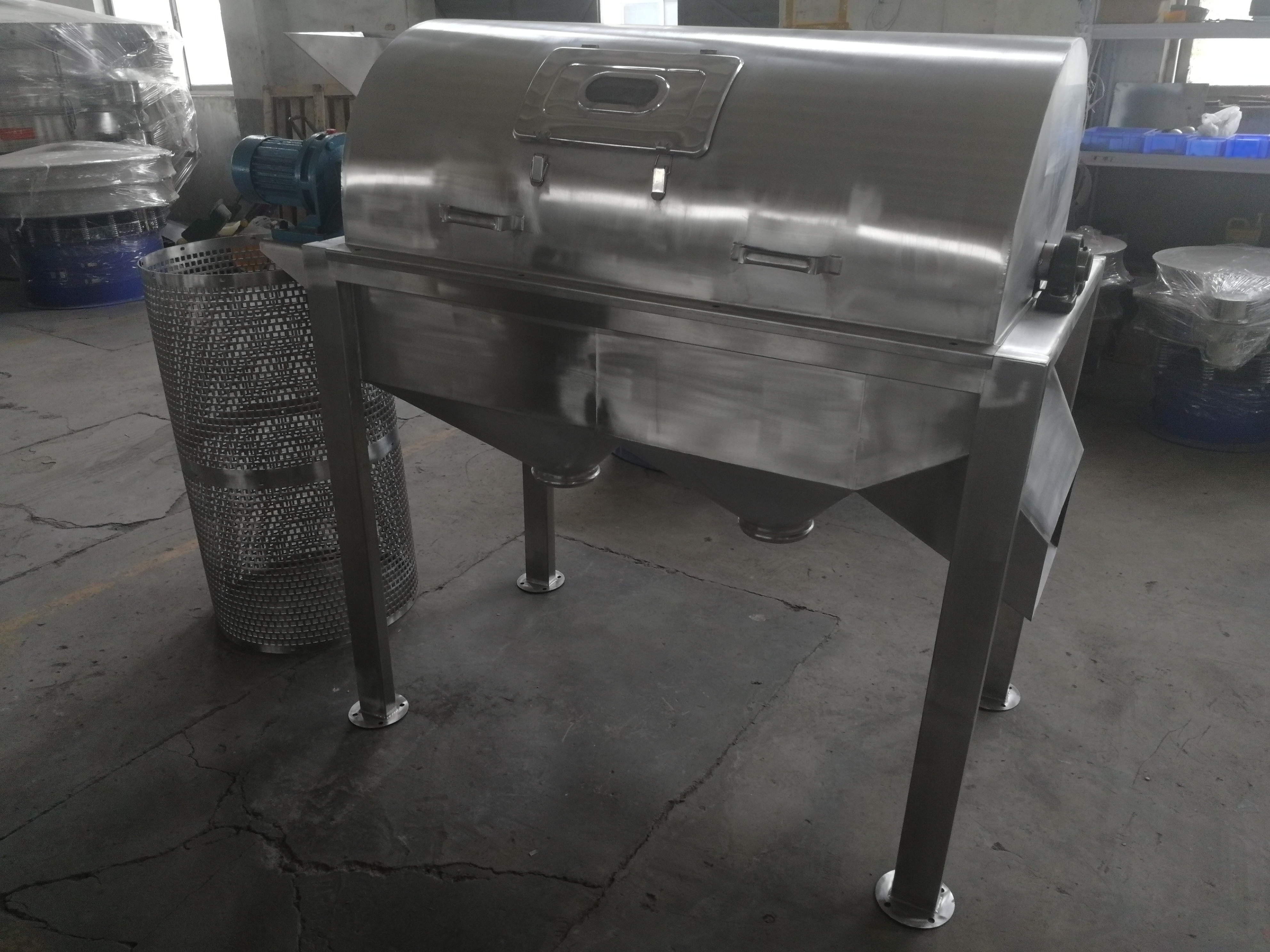 無軸滾動篩在安裝前應該注意哪些(無軸<a href='http://www.xiasy.com' title='滾筒篩' target='_blank'>滾筒篩</a>)